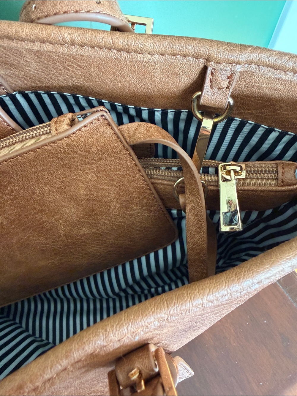 Urban Expressions Tote with Matching Pouch - Picture 12 of 13